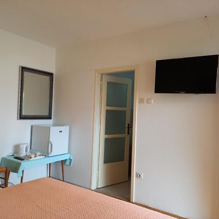 Summer Rooms Baska Екстериор снимка