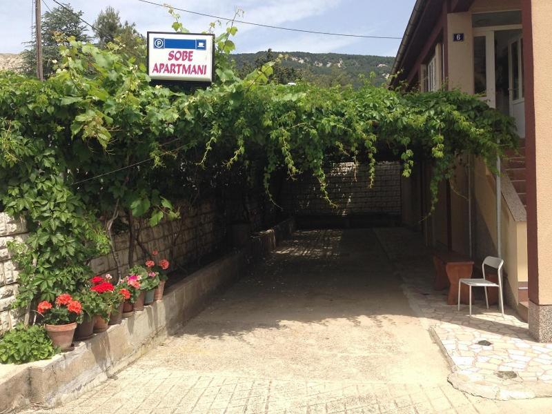Summer Rooms Baska Екстериор снимка