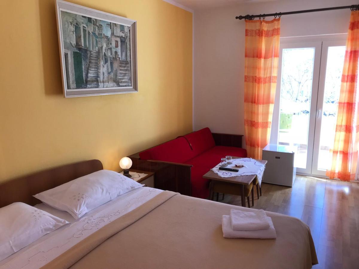 Summer Rooms Baska Екстериор снимка