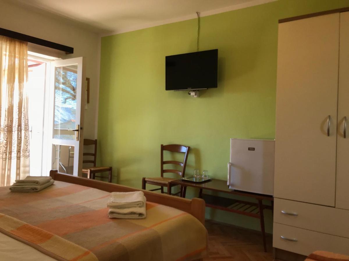 Summer Rooms Baska Екстериор снимка